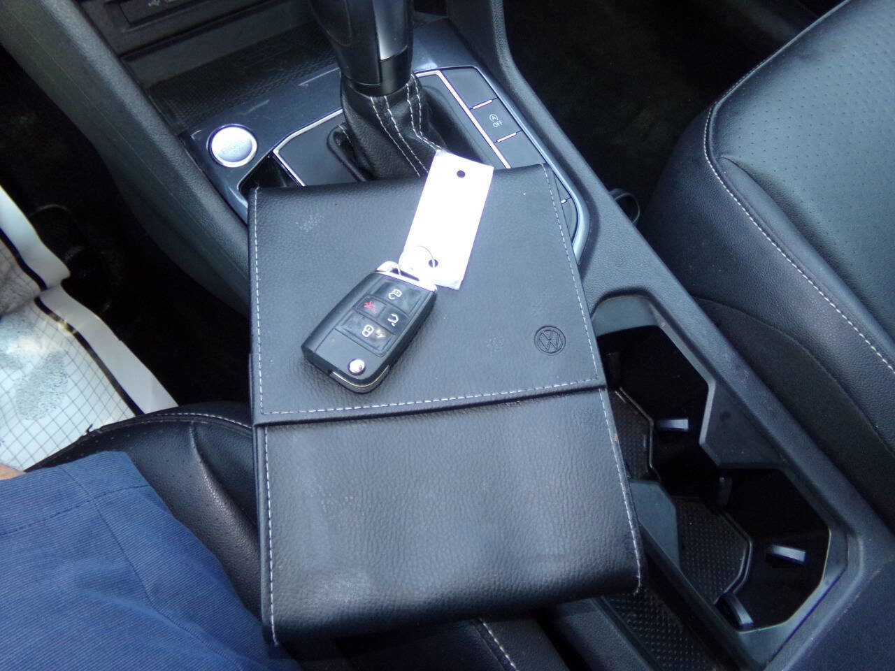 Used 2021 Volkswagen Tiguan SE image 65