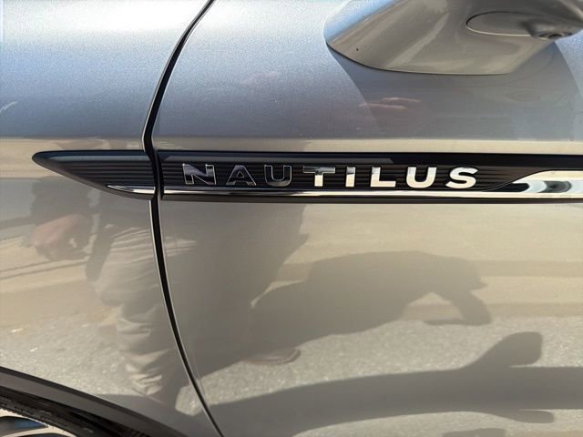 Used 2020 Lincoln Nautilus Reserve w/ Equipment Group 201A AWD/4WD image 9