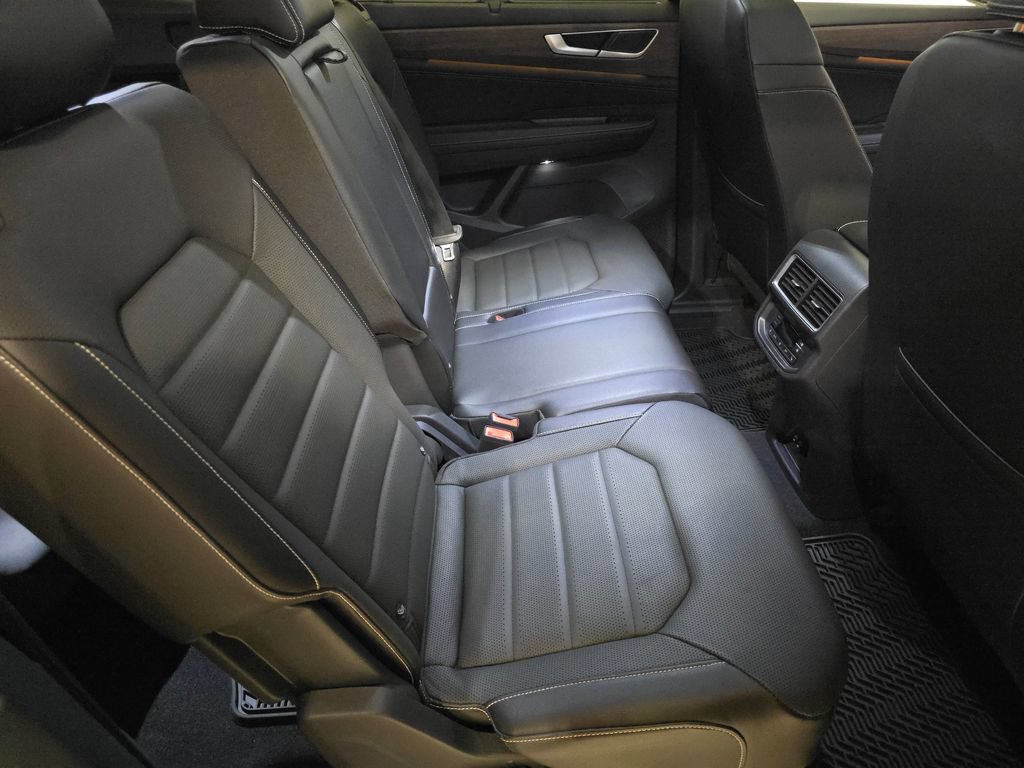 Used 2024 Volkswagen Atlas SEL AWD/4WD image 23