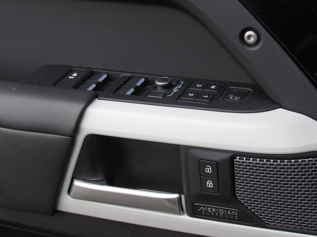 Used 2022 Land Rover Defender 110 X-Dynamic HSE image 36