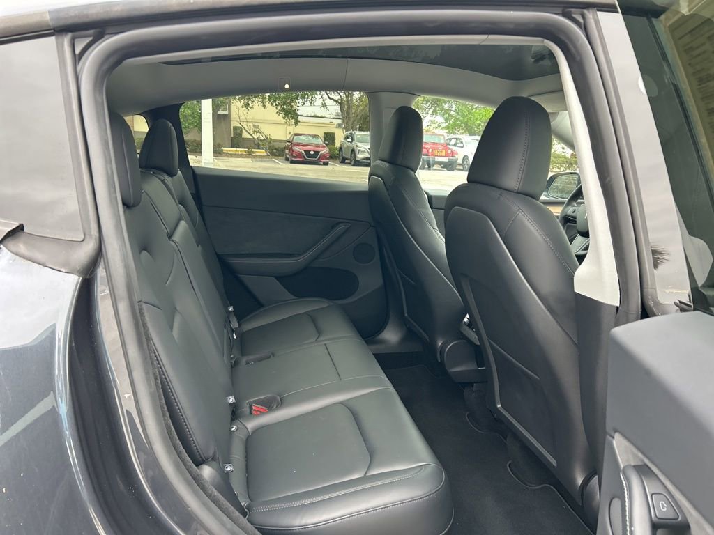 Used 2025 Tesla Model Y Long Range image 38