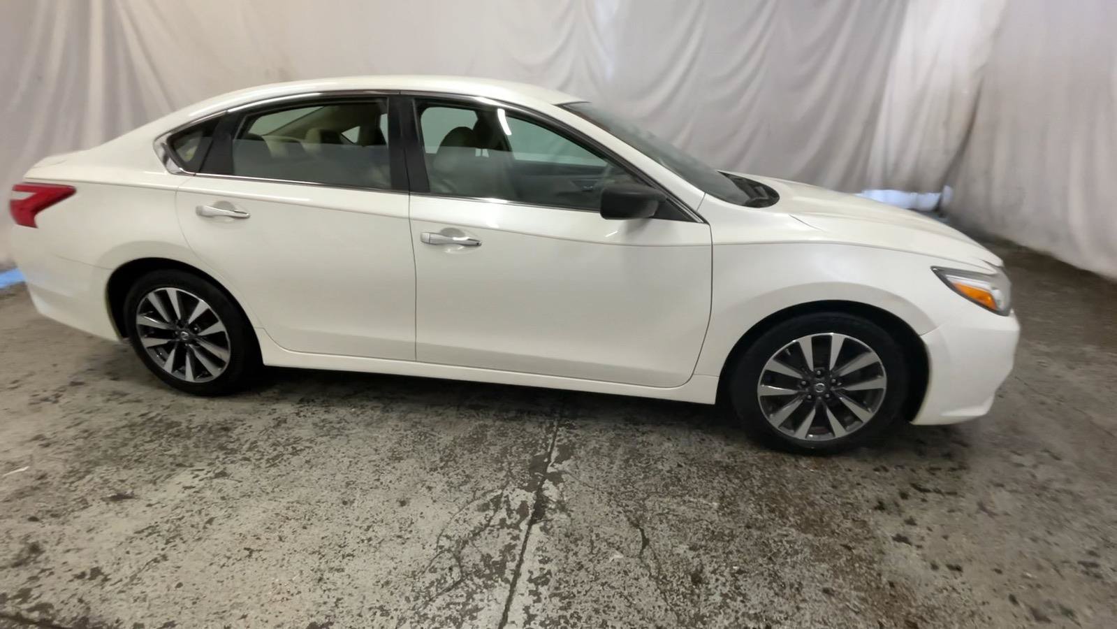 Used 2017 Nissan Altima 2.5 SV FWD image 4