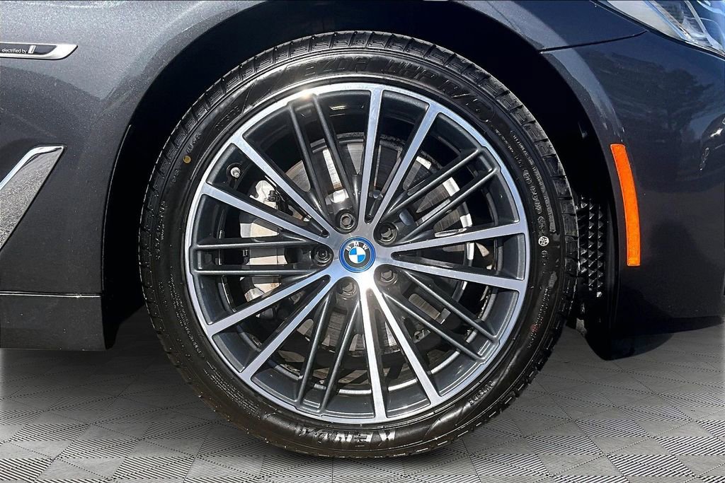 Used 2023 BMW 530e xDrive 530e iPerformance w/ Premium Package image 9