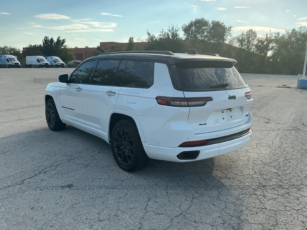 Used 2023 Jeep Grand Cherokee L Summit w/ High Altitude Package AWD/4WD image 7