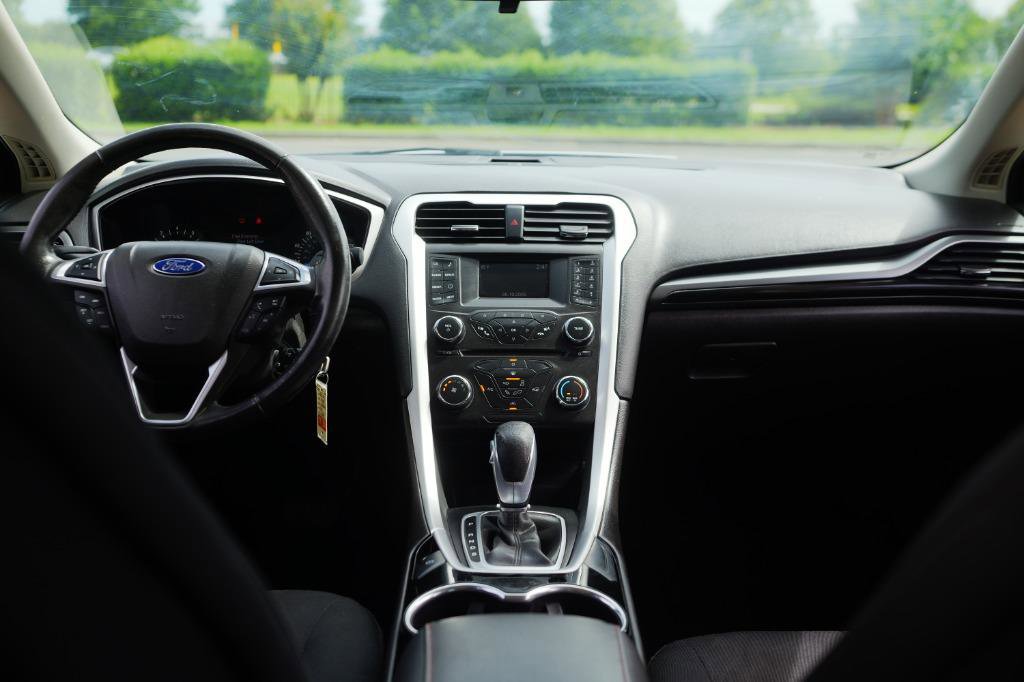 Used 2016 Ford Fusion SE w/ Equipment Group 201A image 19