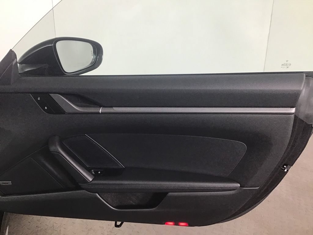 Certified 2024 Porsche 911 Targa 4 AWD/4WD image 18