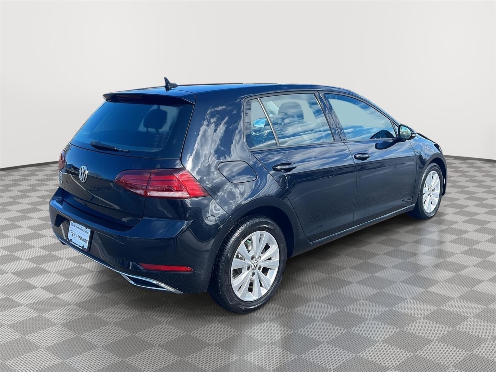 Used 2021 Volkswagen Golf 4-Door image 6