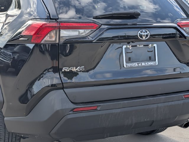 Used 2024 Toyota RAV4 XLE FWD image 8