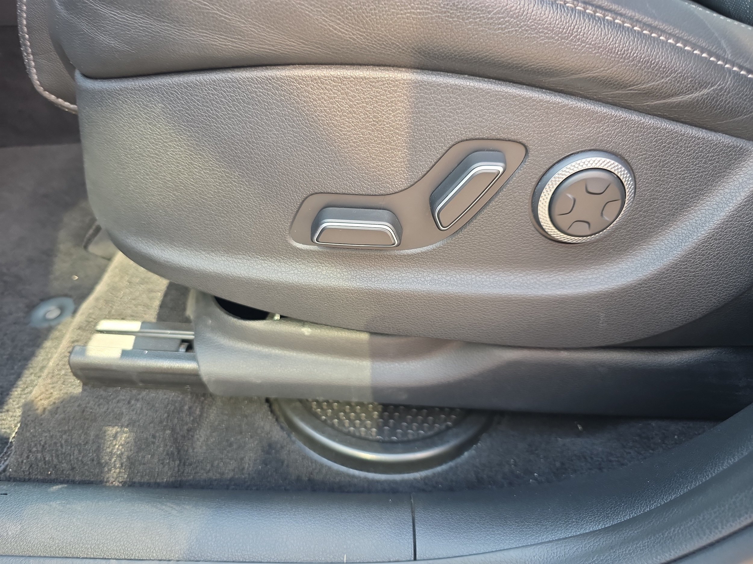 Used 2025 Genesis GV80 2.5T Standard AWD/4WD image 12