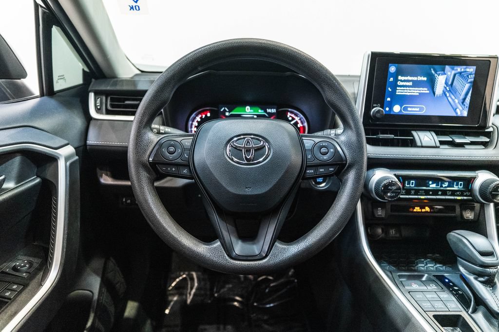 Used 2025 Toyota RAV4 XLE AWD/4WD image 17