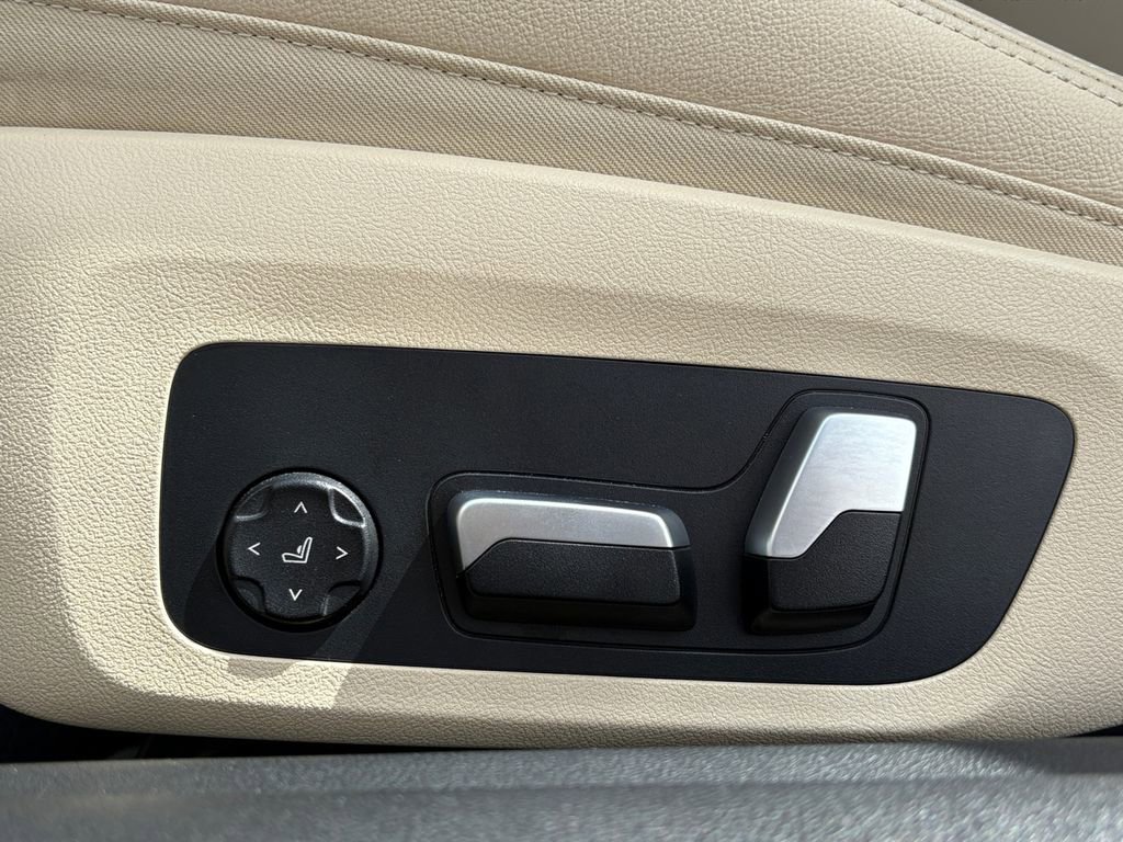 Used 2021 BMW 430i xDrive Coupe w/ Premium Package image 16