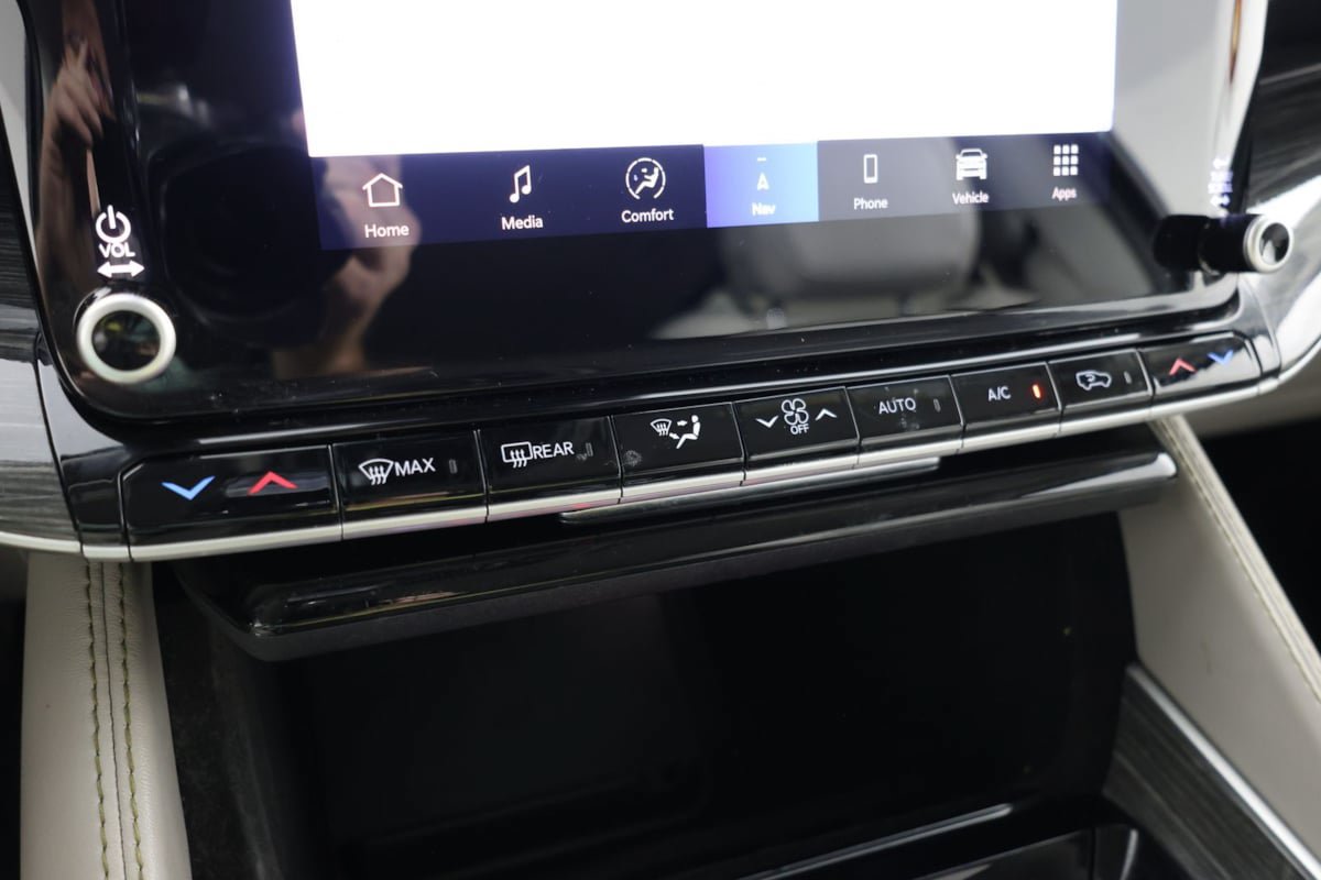 Used 2022 Jeep Wagoneer Series III AWD/4WD image 33