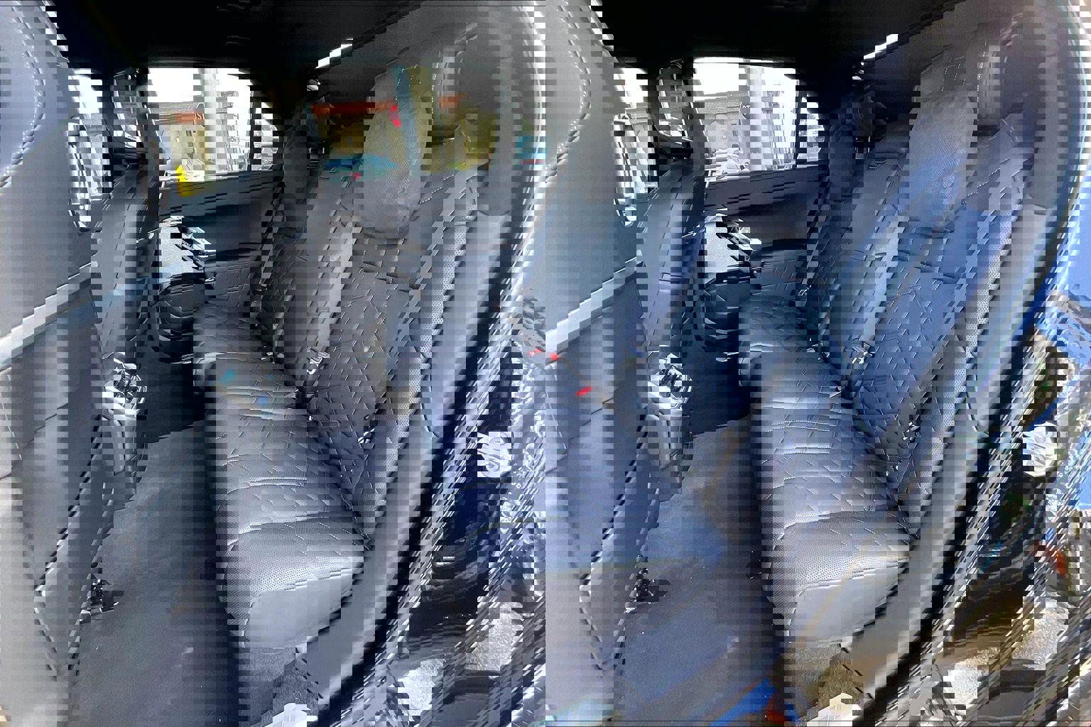 Used 2025 BMW i7 xDrive60 w/ Executive Package image 19