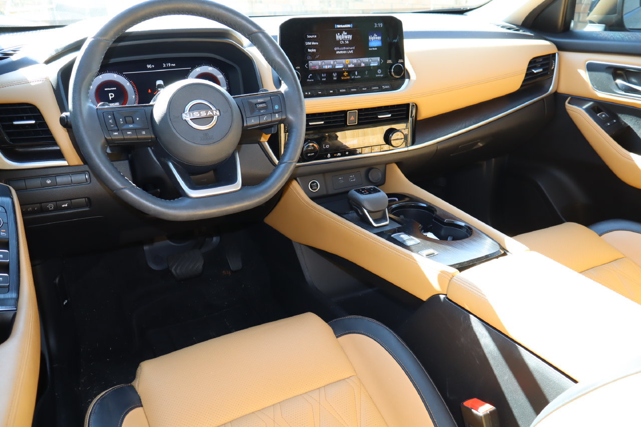 Used 2023 Nissan Rogue Platinum FWD image 5