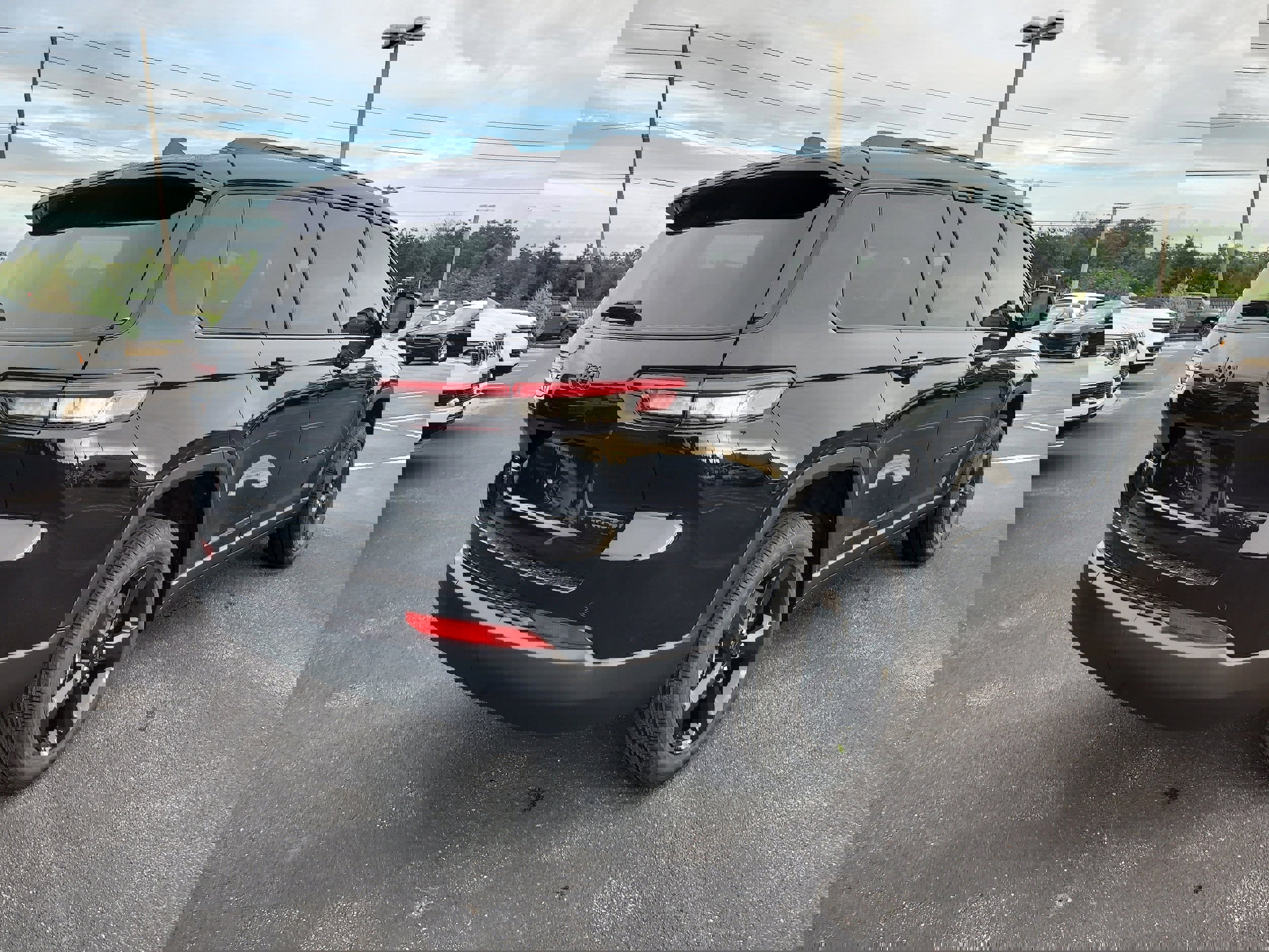 New 2025 Jeep Grand Cherokee L Limited w/ Black Appearance Package image 6