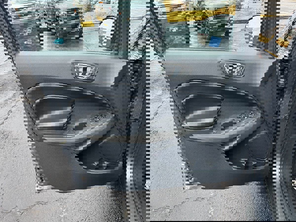 Used 2018 Ford EcoSport Titanium w/ Titanium Cold Weather Package image 18