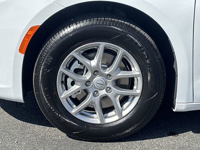 New 2026 Chrysler Pacifica Select FWD image 10