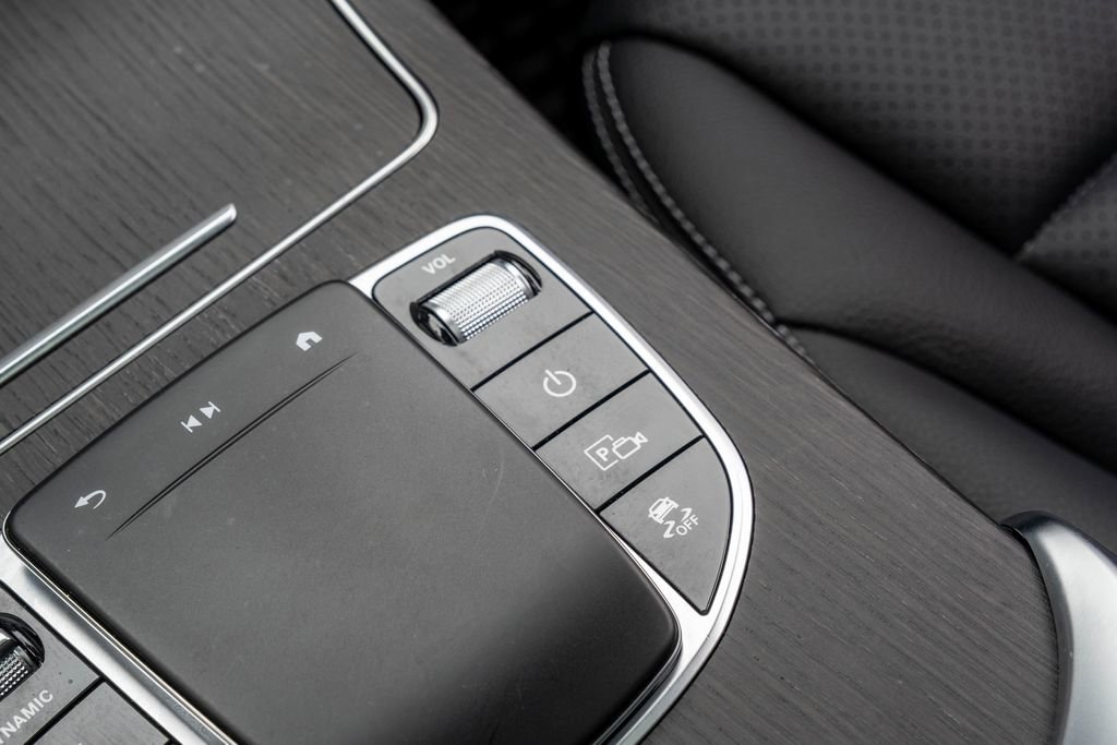 Used 2021 Mercedes-Benz GLC 300 4MATIC w/ AMG Line image 18