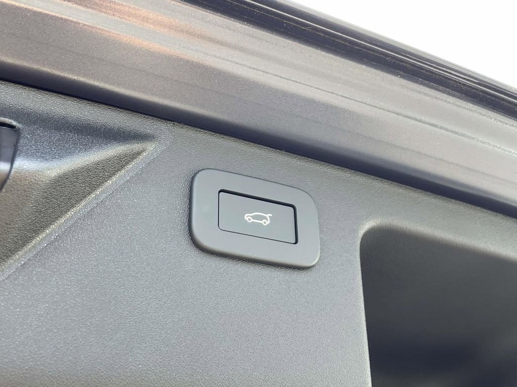 New 2026 Land Rover Discovery Sport Landmark AWD/4WD image 19