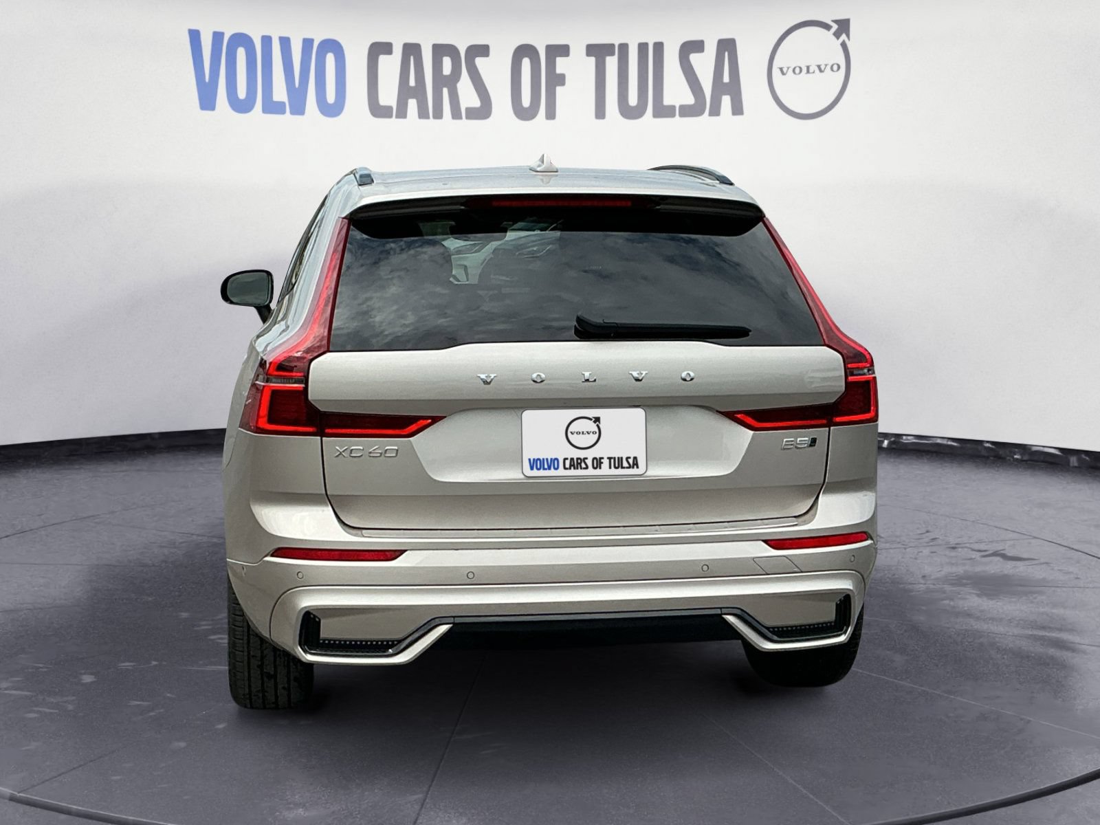 Used 2026 Volvo XC60 B5 Plus w/ Protection Package Premier AWD/4WD image 4