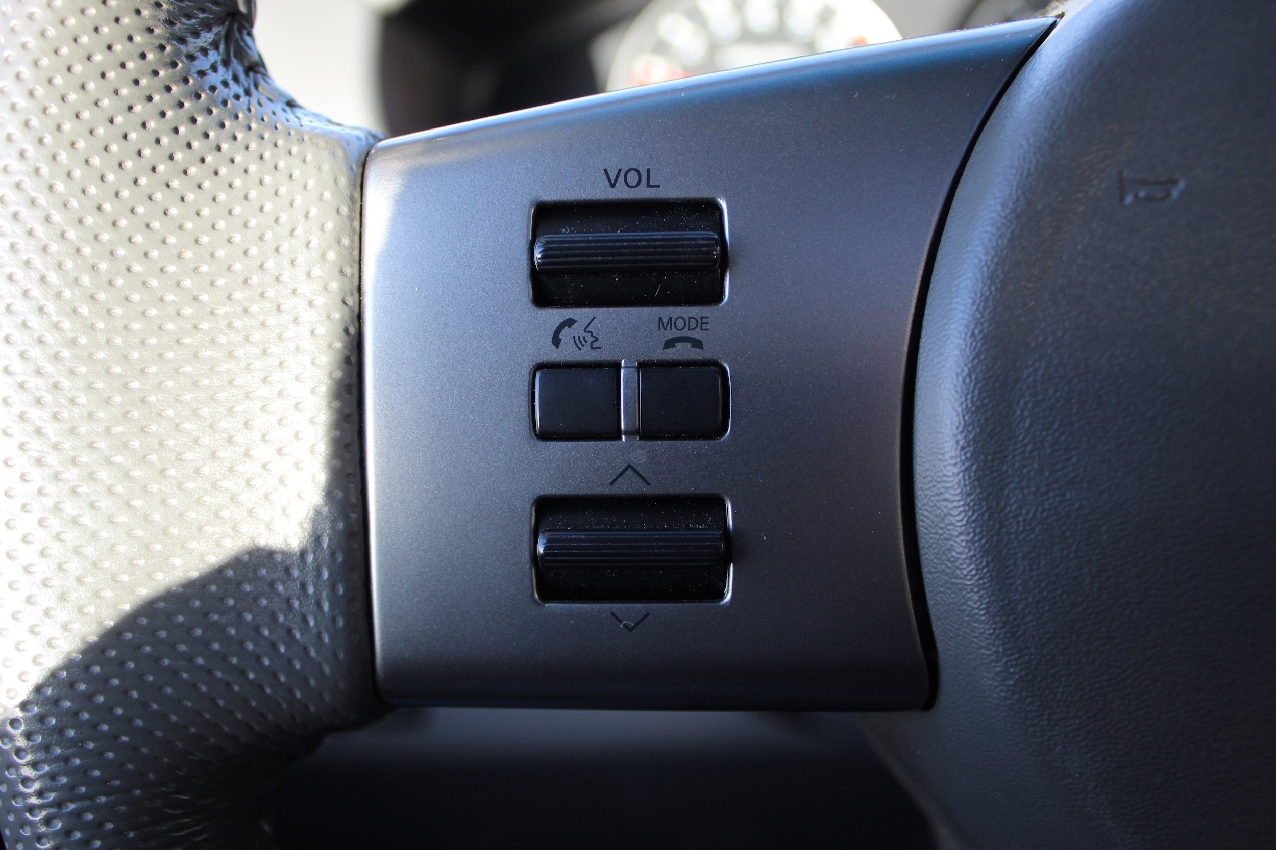 Used 2012 Nissan Frontier 4x4 Crew Cab Long Bed image 25