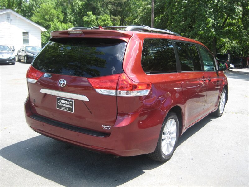 Used 2011 Toyota Sienna Limited w/ Premium Pkg AWD/4WD image 3