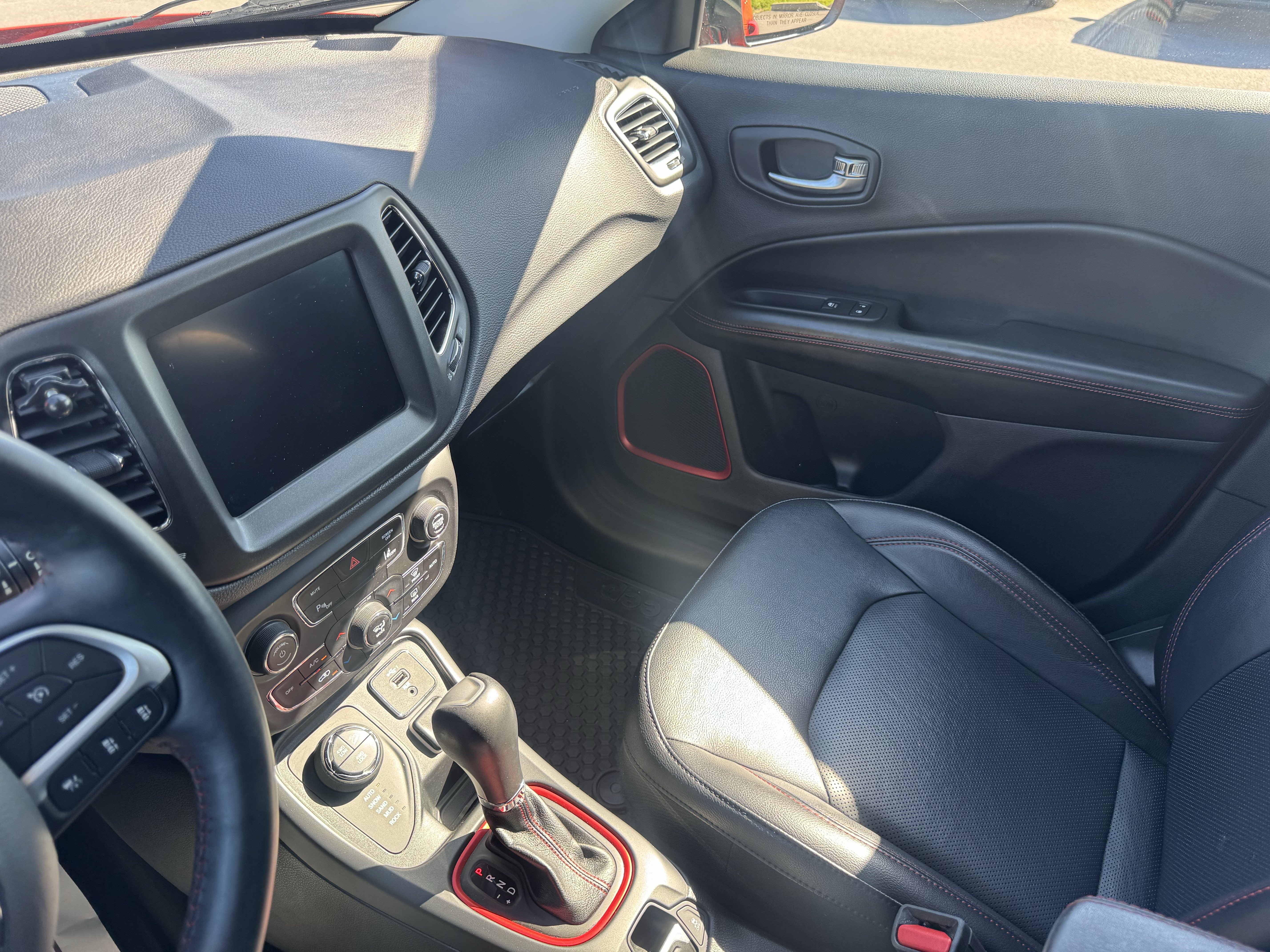Used 2019 Jeep Compass Trailhawk w/ Leather Interior Group AWD/4WD image 22