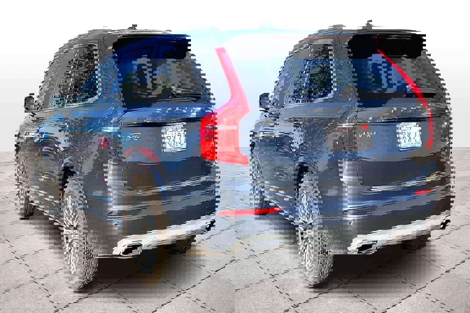 Used 2021 Volvo XC90 T5 Momentum w/ Protection Package Premier image 13