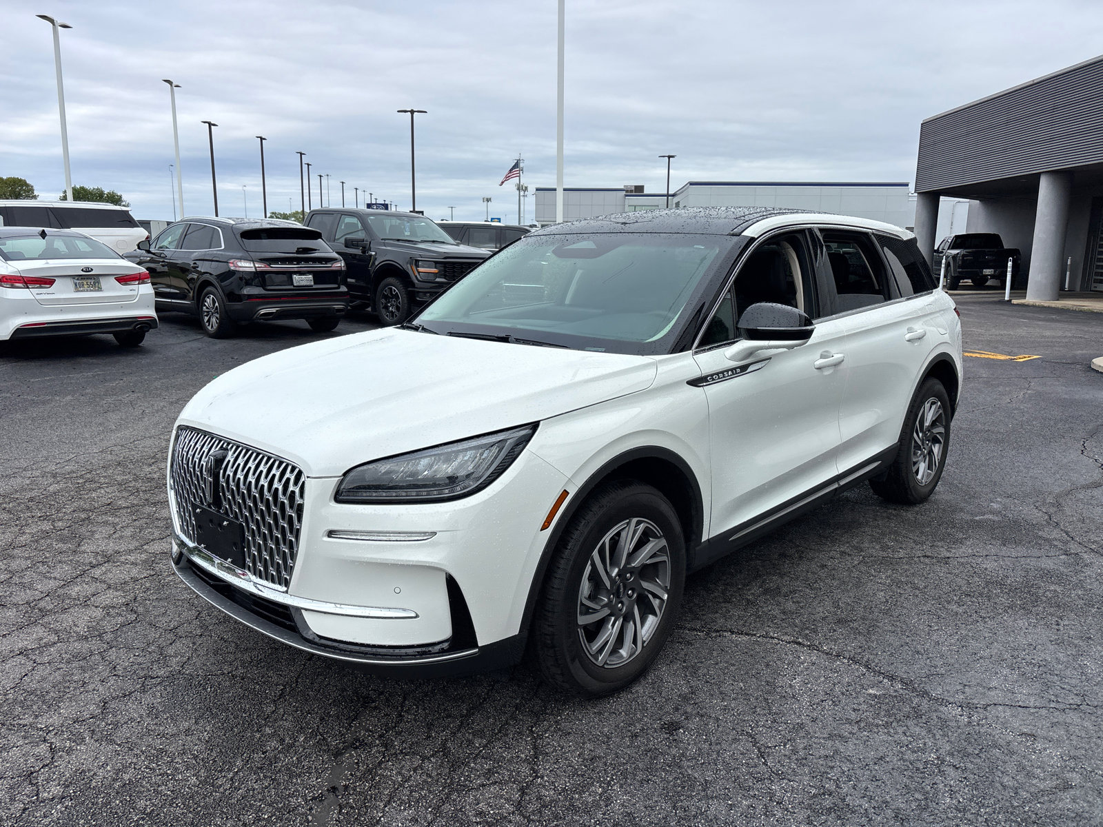 Certified 2024 Lincoln Corsair AWD w/ Equipment Group 101A image 3