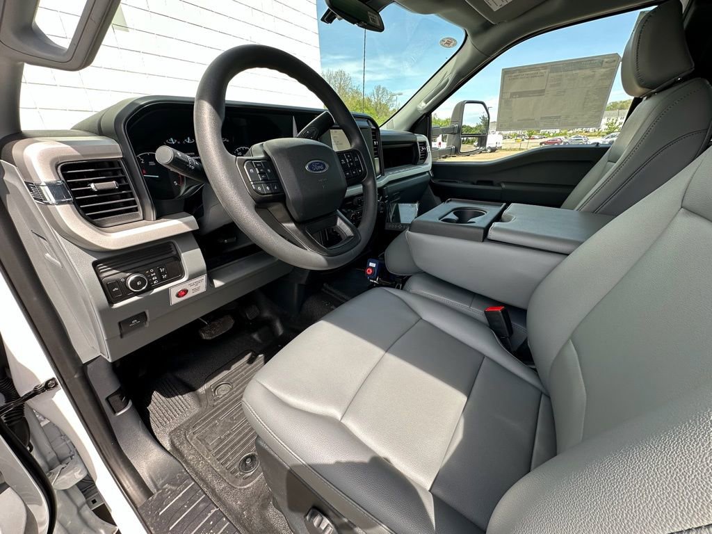 New 2025 Ford F550 4x4 Supercab Super Duty image 19