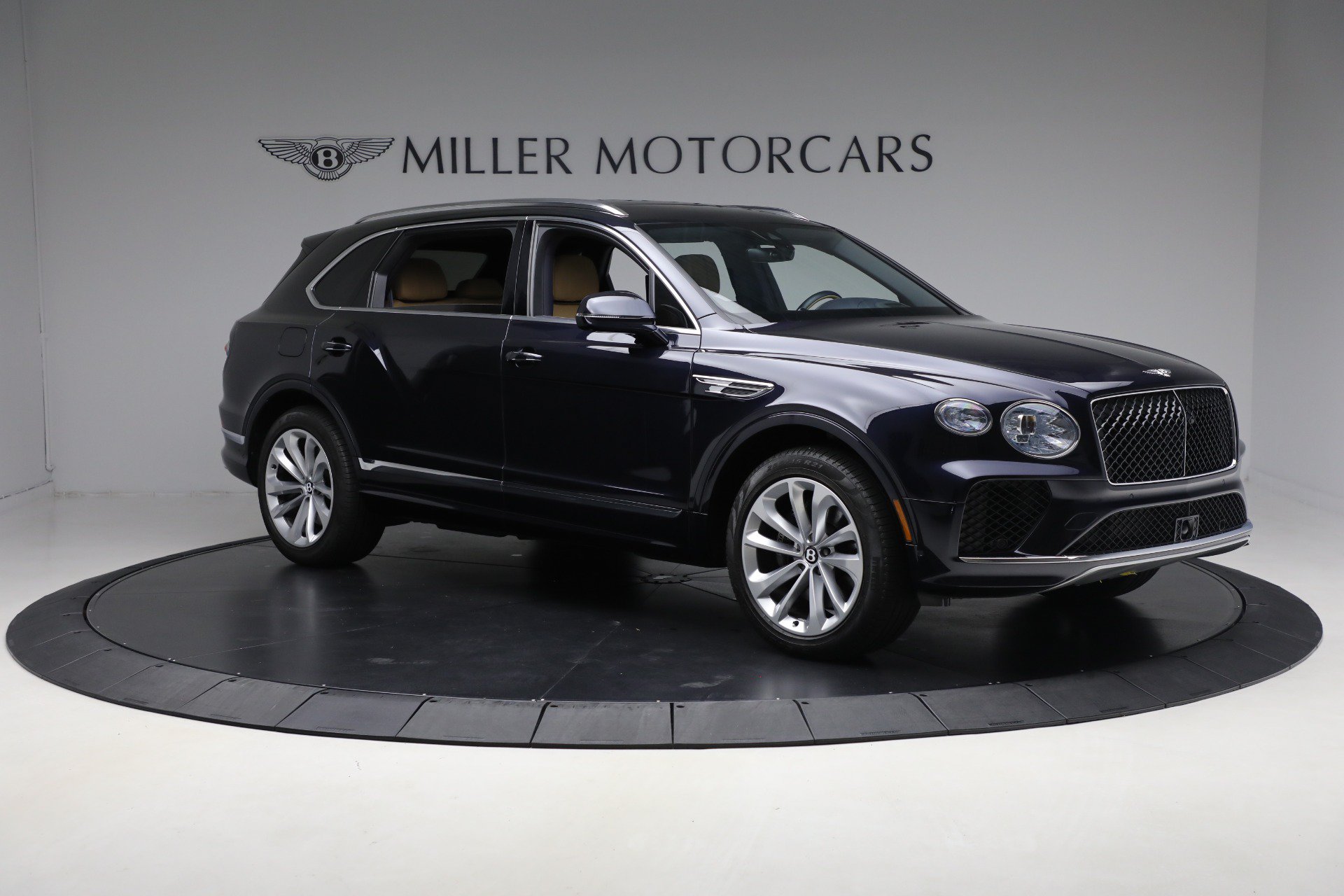 Certified 2024 Bentley Bentayga Extended Wheelbase AWD/4WD image 9