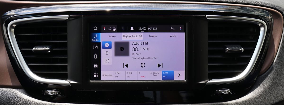 Used 2023 Chrysler Voyager LX FWD image 51
