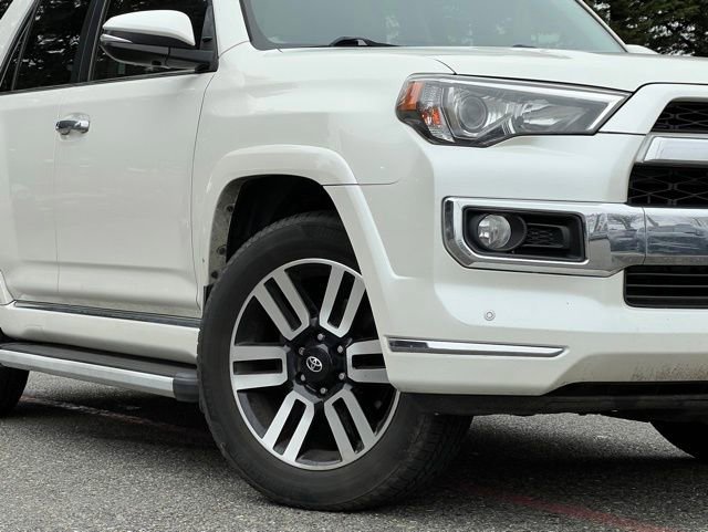 Used 2017 Toyota 4Runner SR5 Premium image 2