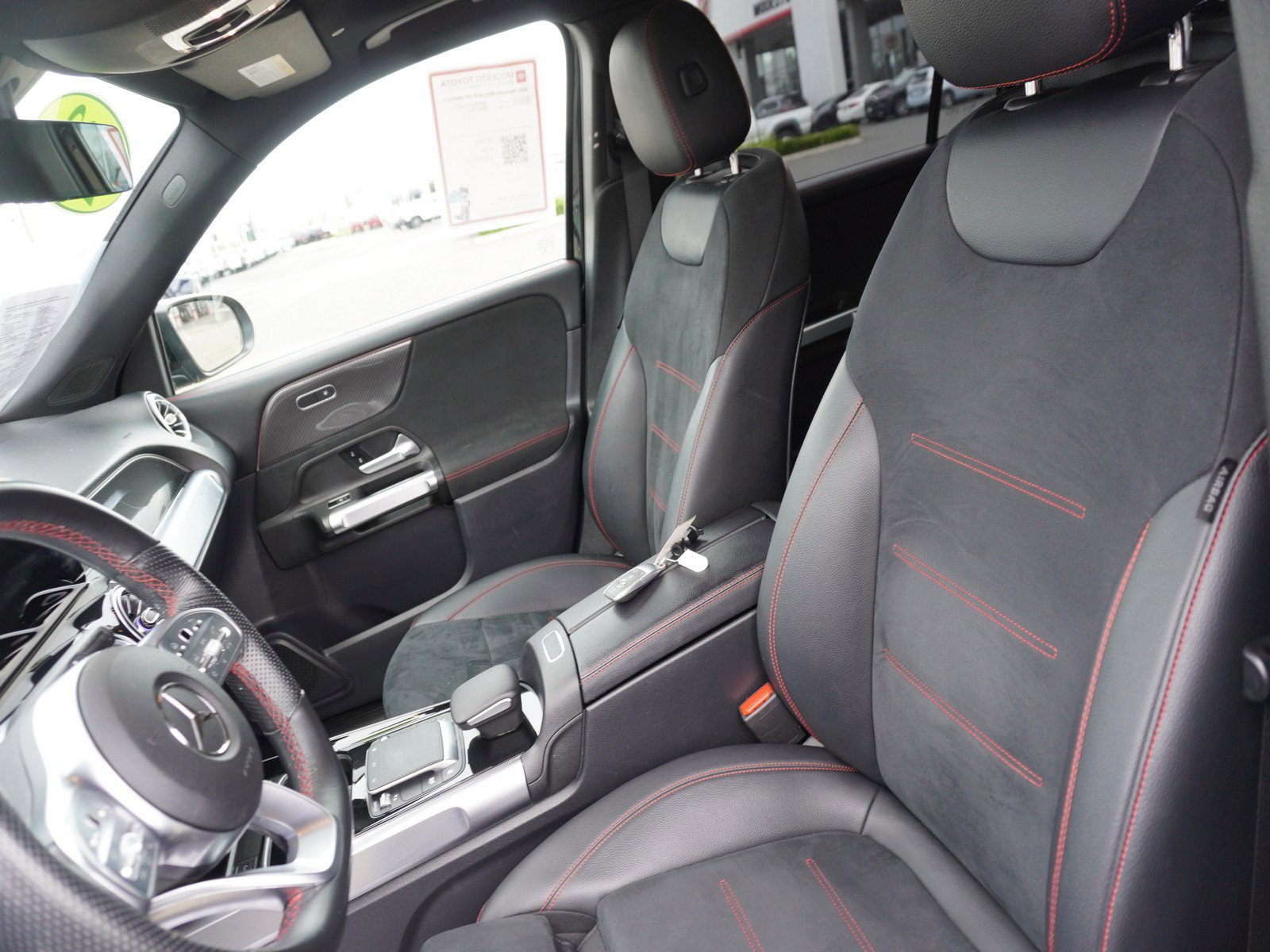 Used 2022 Mercedes-Benz GLB 250 4MATIC image 24