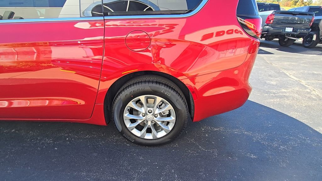 New 2026 Chrysler Pacifica Select image 12