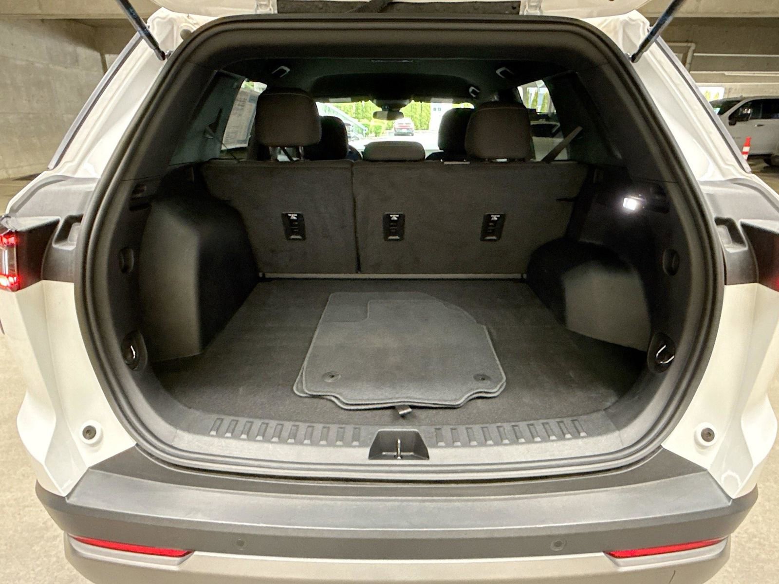 Used 2025 Chevrolet Equinox LT FWD image 28