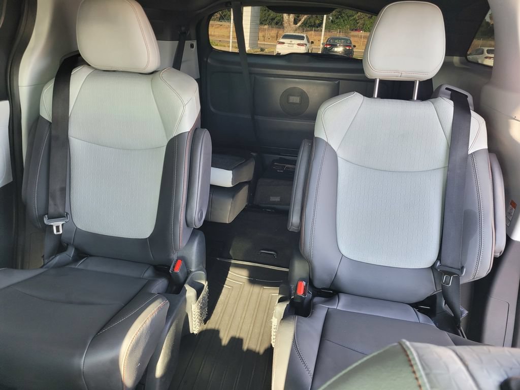 Used 2022 Toyota Sienna XSE w/ XSE Plus Package AWD/4WD image 12