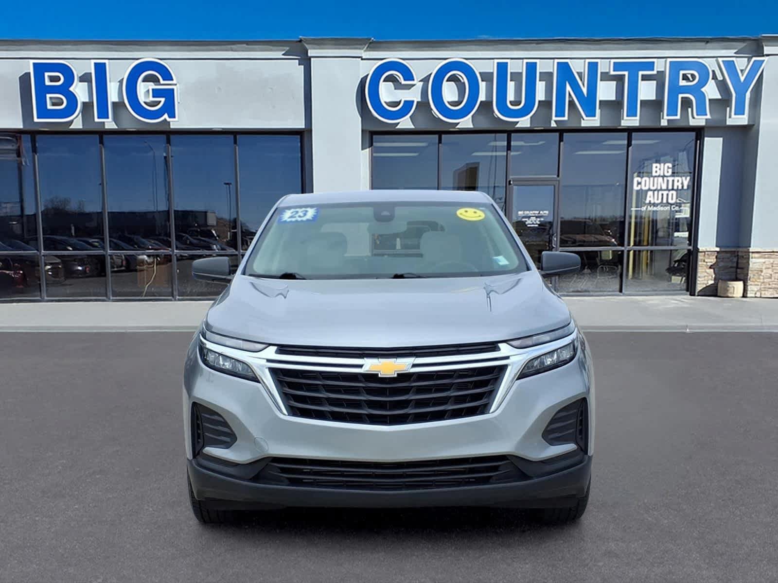 Used 2023 Chevrolet Equinox LS AWD/4WD image 2