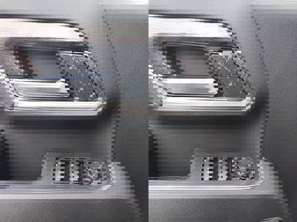 Used 2025 Chevrolet Silverado 3500 LTZ w/ LTZ Plus Package image 13