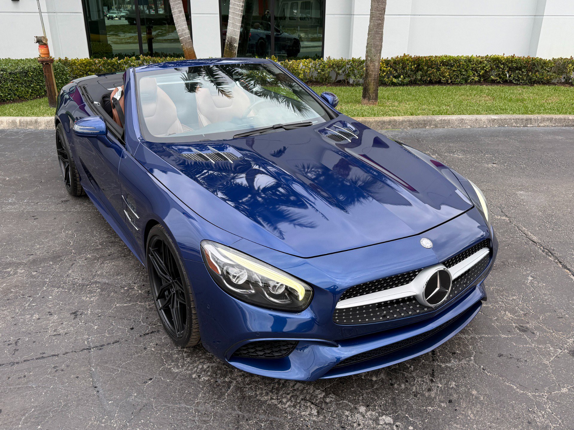 Used 2017 Mercedes-Benz SL 550 image 4