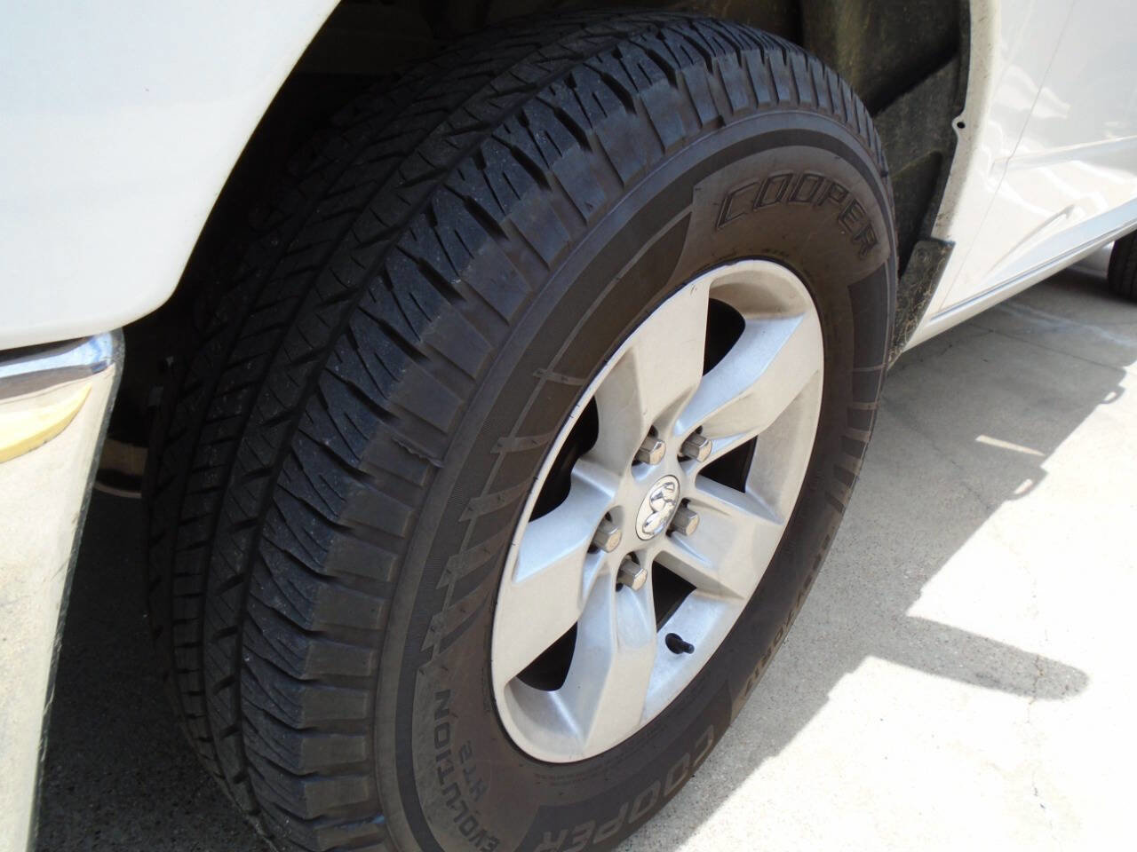 Used 2016 RAM 1500 Classic SLT AWD/4WD image 8