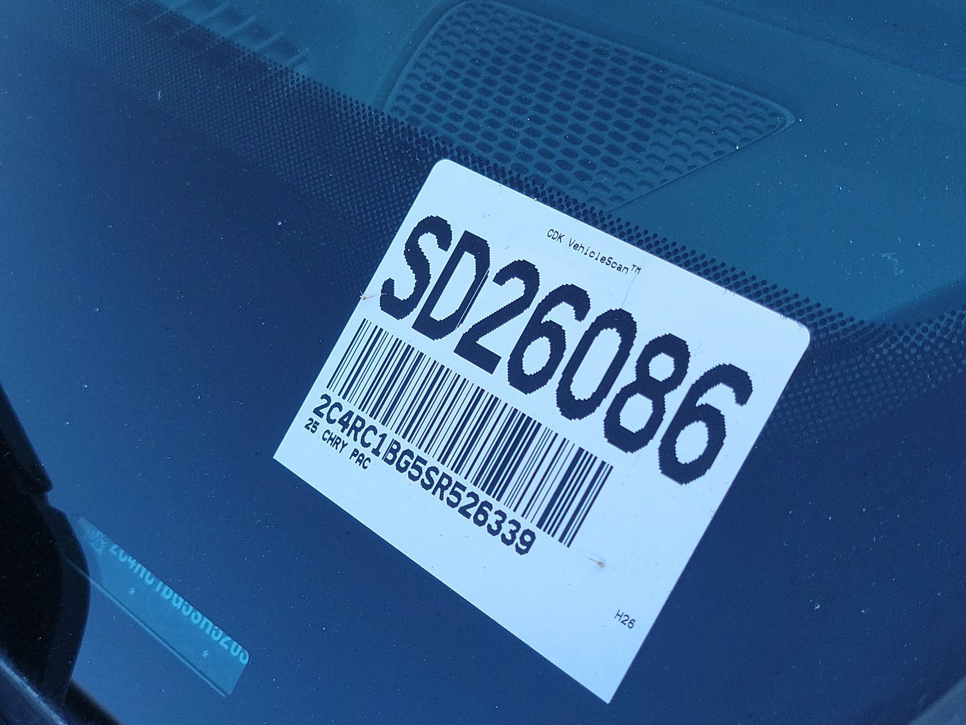 Certified 2025 Chrysler Pacifica Select FWD image 8