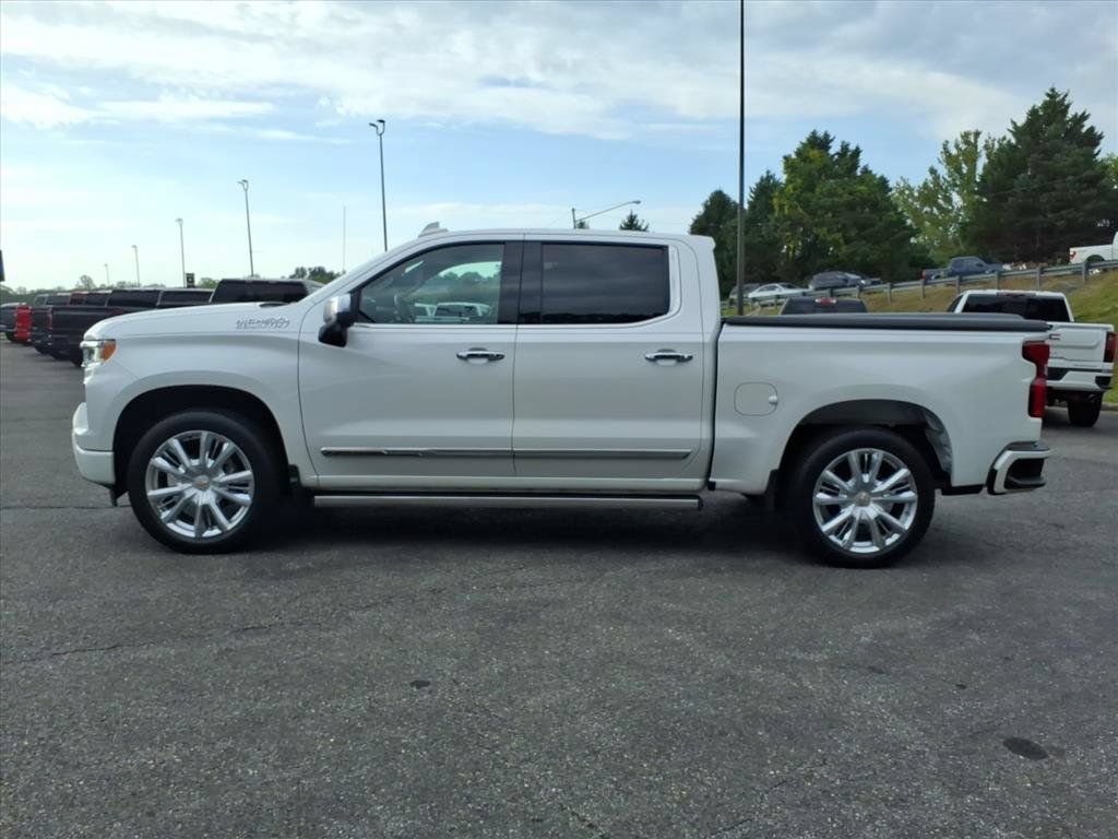 Used 2022 Chevrolet Silverado 1500 High Country w/ High Country Premium Package AWD/4WD image 6