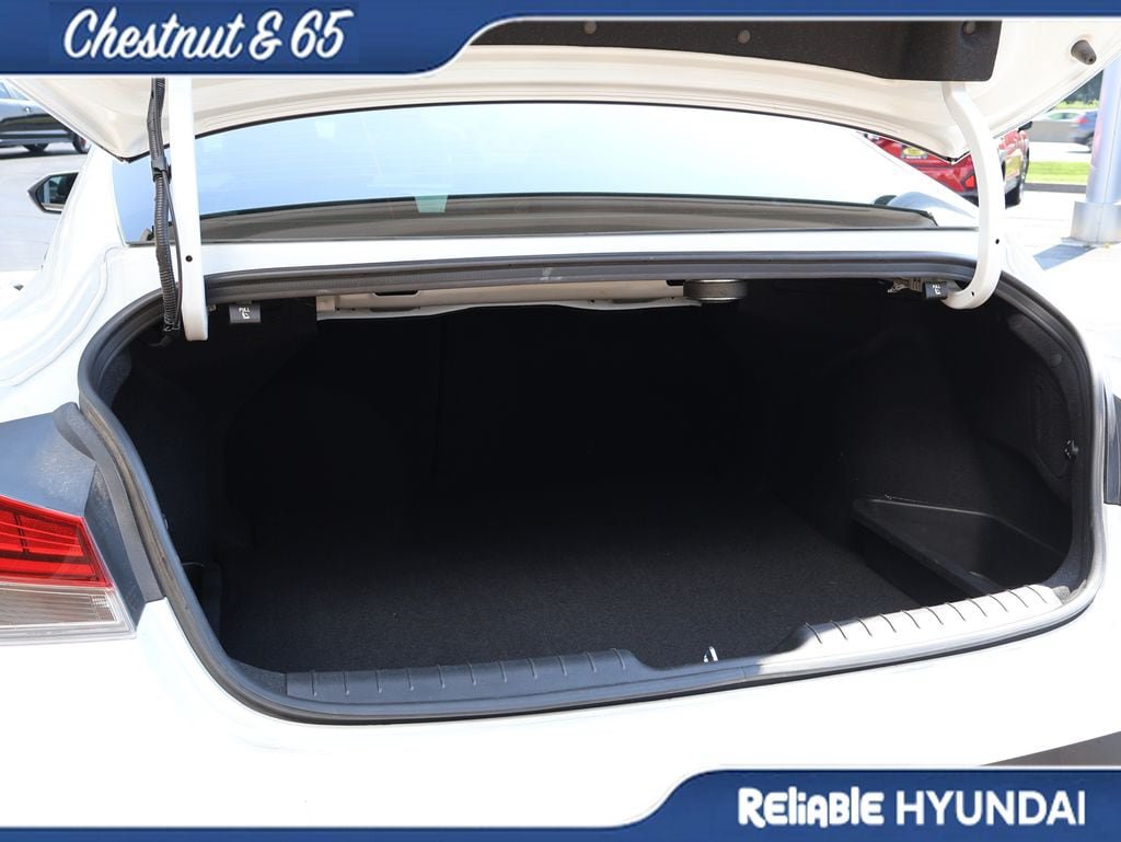 Used 2025 Hyundai Elantra Limited FWD image 16
