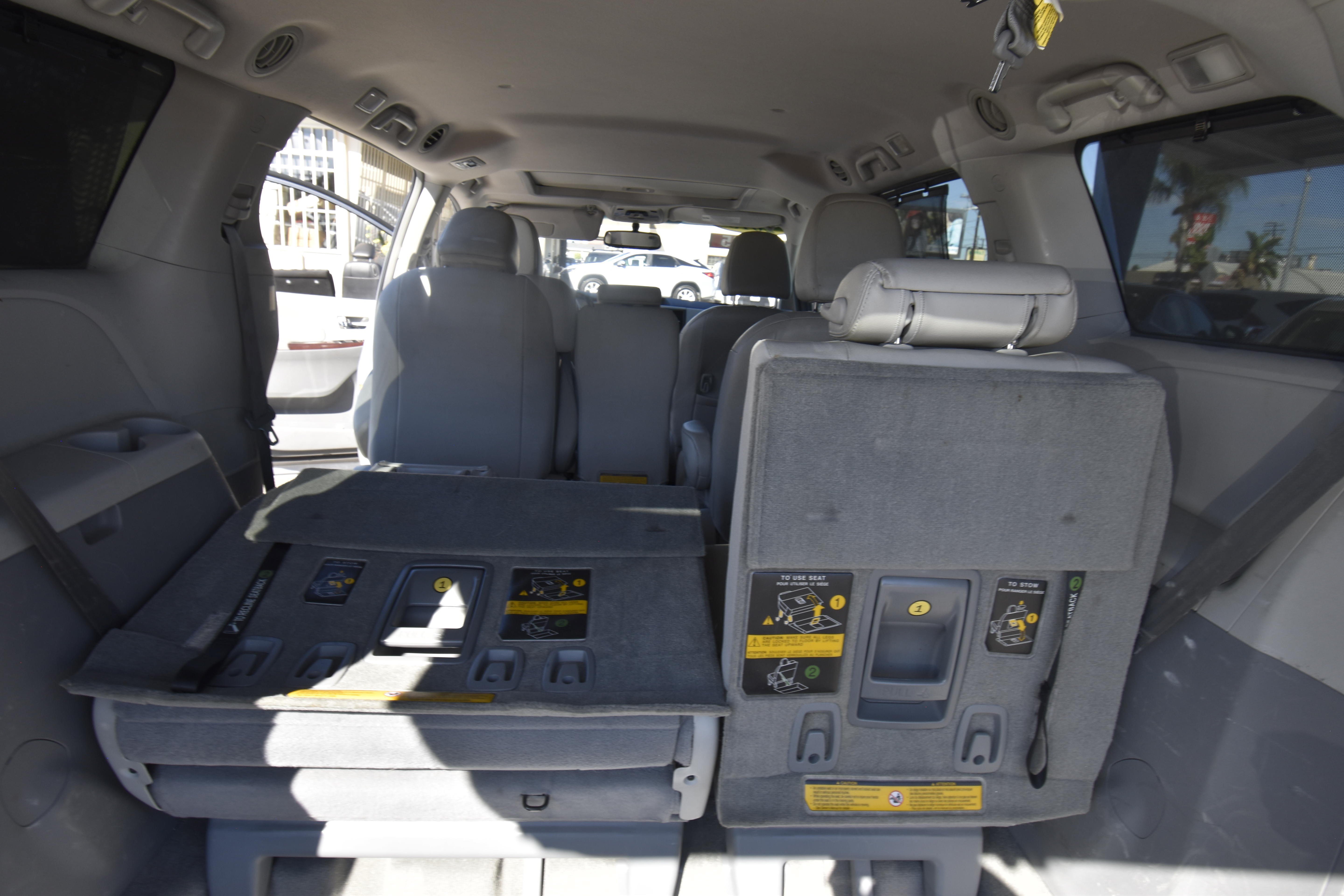Used 2013 Toyota Sienna XLE FWD image 10