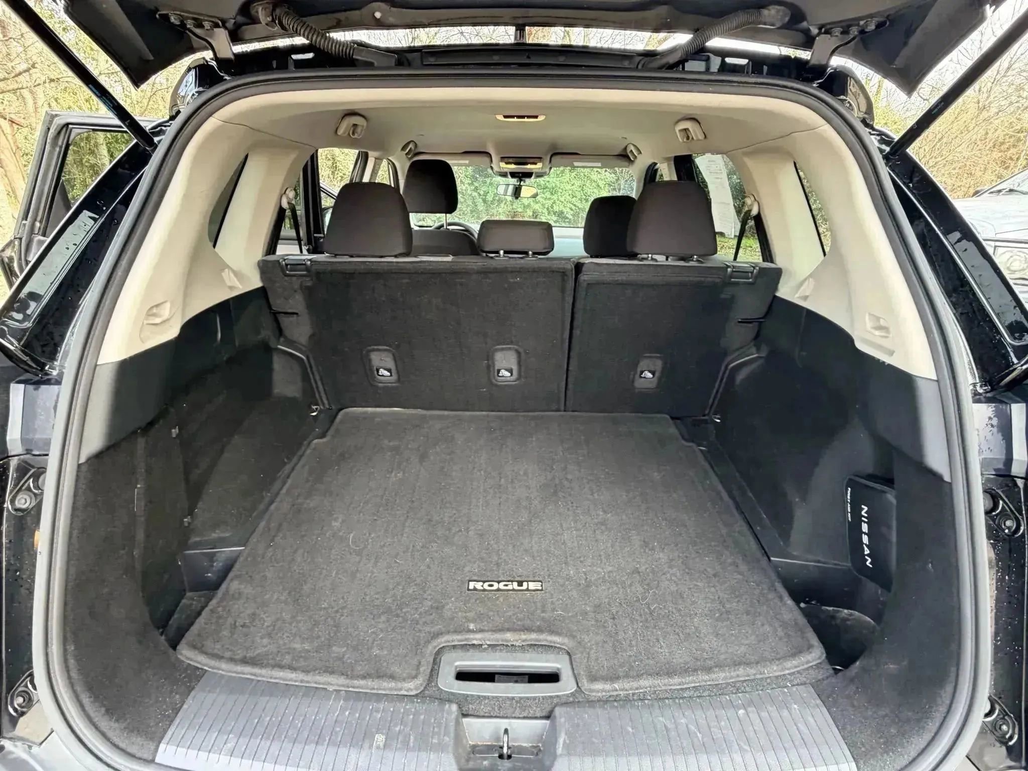 Used 2023 Nissan Rogue SV FWD image 17