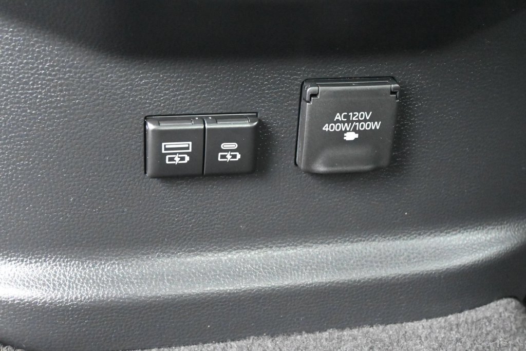 Used 2023 Toyota Tundra Limited w/ Power Package AWD/4WD image 21