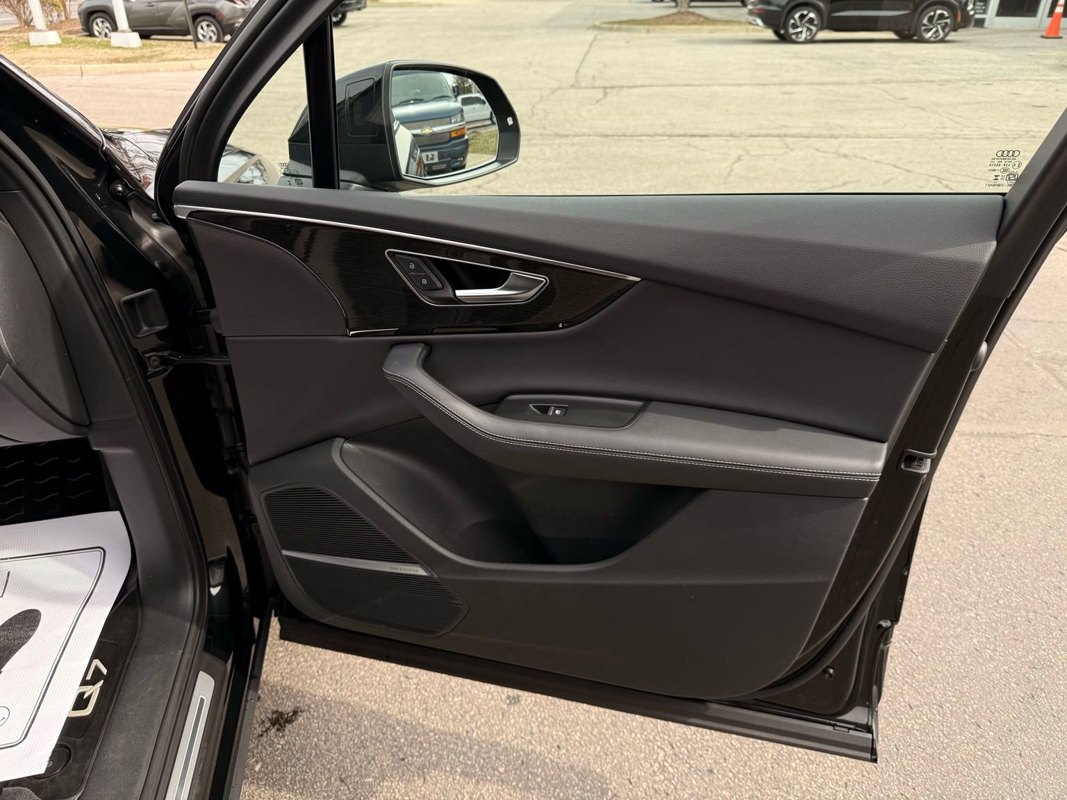 Used 2025 Audi Q7 3.0T Premium Plus w/ Premium Plus Package image 17