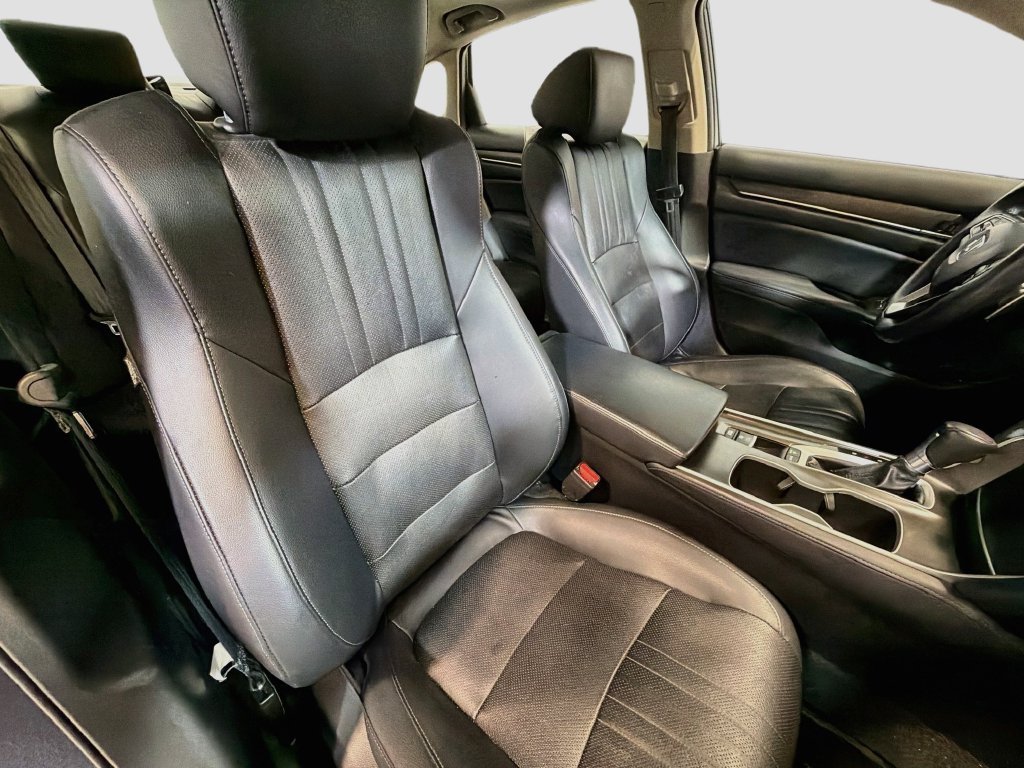 Used 2018 Honda Accord Touring image 27