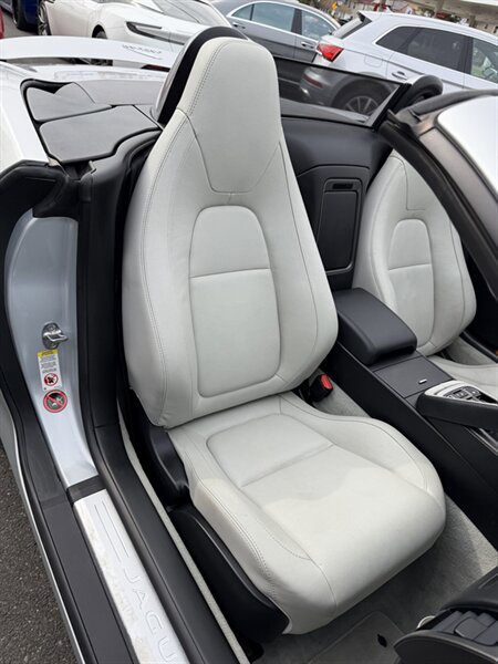 Used 2014 Jaguar F-TYPE Convertible image 52